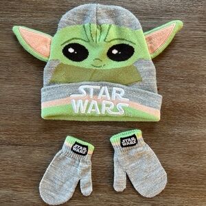 Star Wars Kids Green and Gray Beanie and Gloves Set